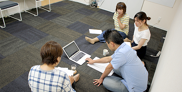 たまには床に座って「座」談会♪