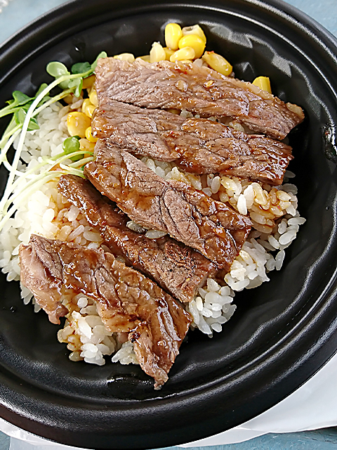 今年もいただきました、ステーキ丼♪